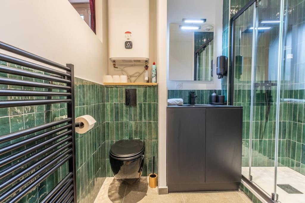 Loveroom En Centre Avec Jacuzzi - Notre Dame Apartment